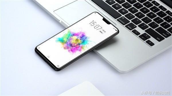 蘋果X雖然貴，但又一次引領了手機外觀